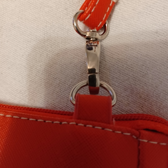 Kenneth Cole Reaction Red Crossbody/Wristlet Bag - Picture 6 of 12